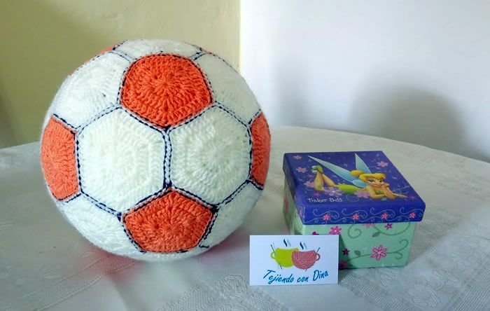 Balón de futbol amigurumi 