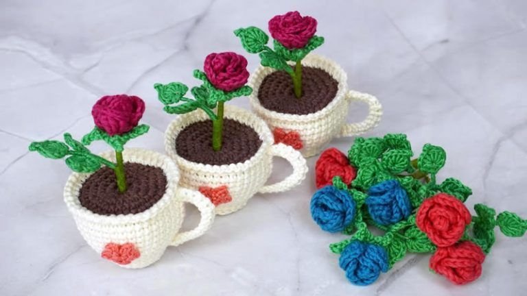 Tazas con rosas amigurumi a crochet