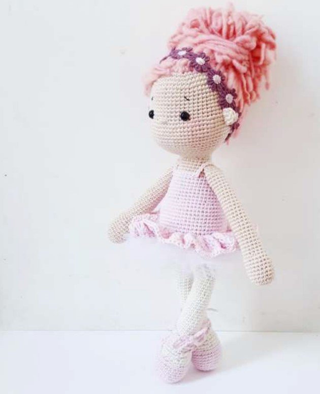Muñeca bailarina a crochet